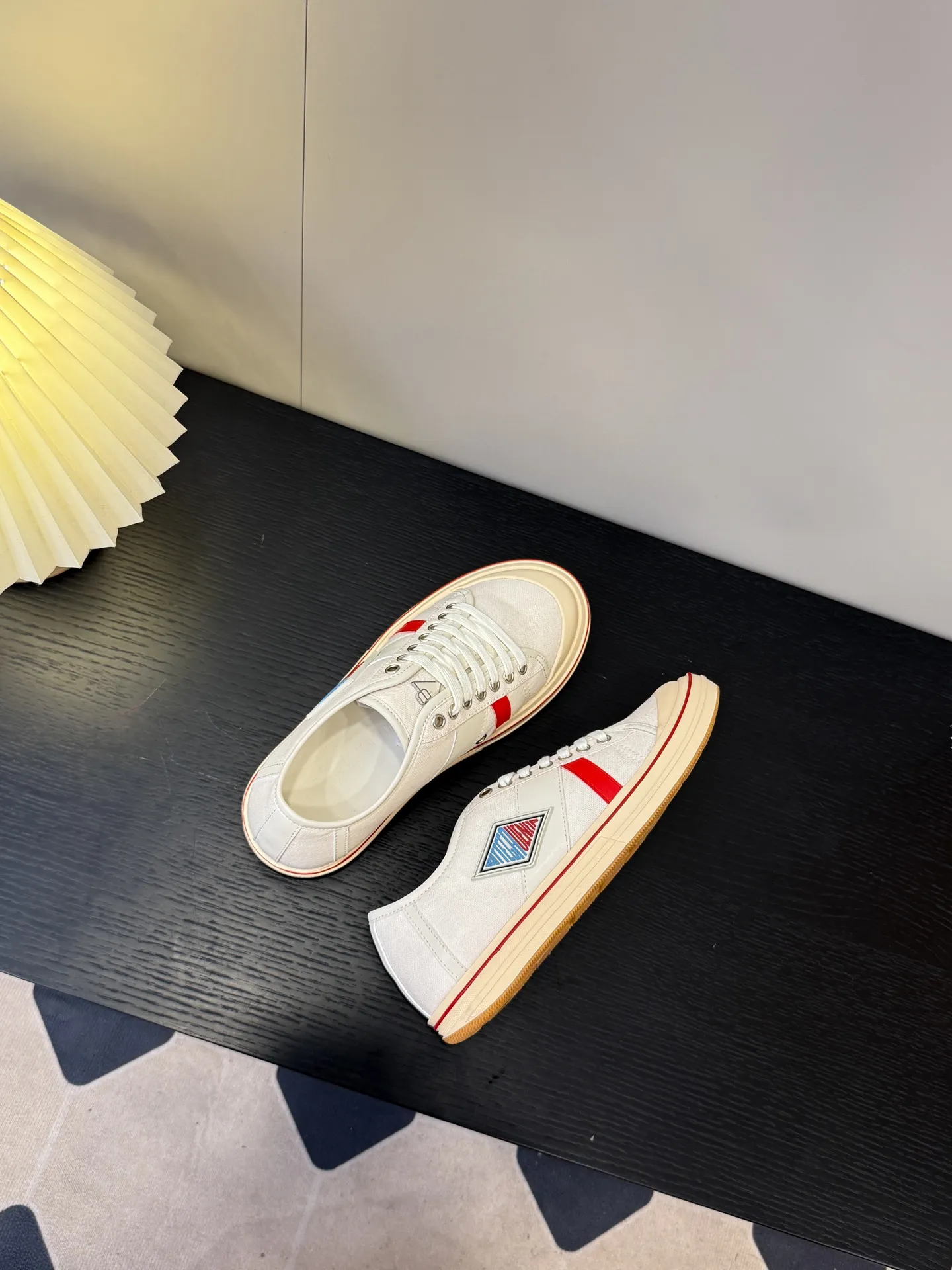 👟👟Ex-factory price 460👟👟 (Men's size +1️⃣0️⃣) BVOrbit's latest 2025 catwalk model, developed 1:1 from the original board, classic color matching elements! This is the biggest highlight of this shoe, eye-catching but not exaggerated design, super cool for daily use, super versatile whether paired with pants, sweaters or skirts, looks good no matter how you wear it, the more you look at it, the more you like it ❗️ Outsole: Original outsole color: 5 colors code number: female 35-40 male 39-44